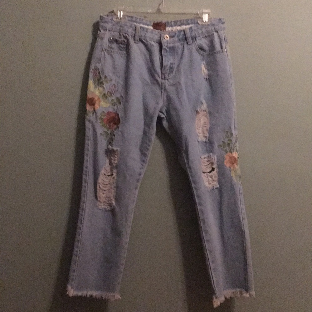 Flower embroidery ripped jeans